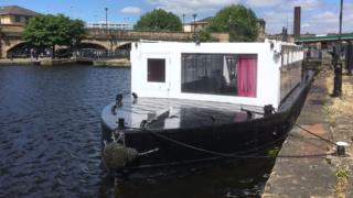 Floating cinema casts off for Hull City of Culture tour – BBC News