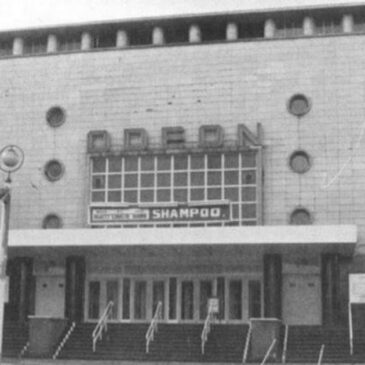 Redhill bids farewell to its 1930s Odeon facade as work finally restarts on block of flats at former Liquid and Envy site – Get Surrey