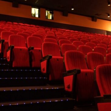 The Issue with Movie Theater Lights Coming Up Early | Den of Geek